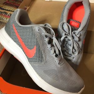 Women’s Nike’s 8 Nike revolution 3